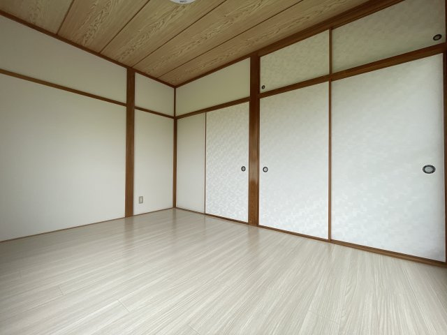 東金市菱沼中古戸建の洋室