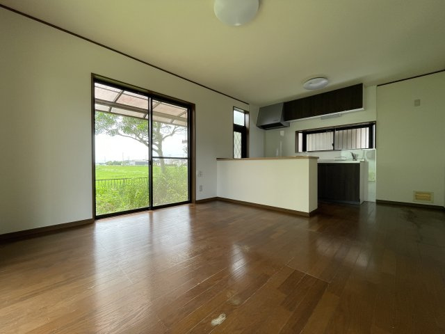 東金市菱沼中古戸建の居間・リビング