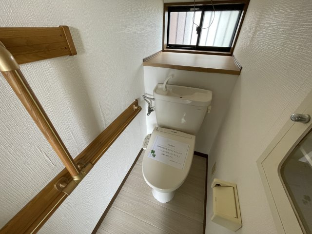 東金市菱沼中古戸建のトイレ