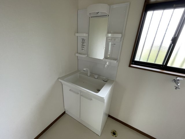 東金市菱沼中古戸建の独立洗面台