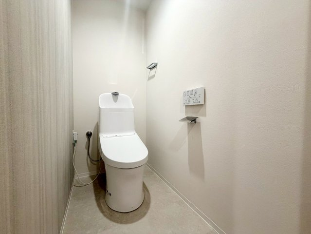 ハイマート弥刀のトイレ|お手入れしやすい、シンプルで清潔感のあるトイレ空間です。