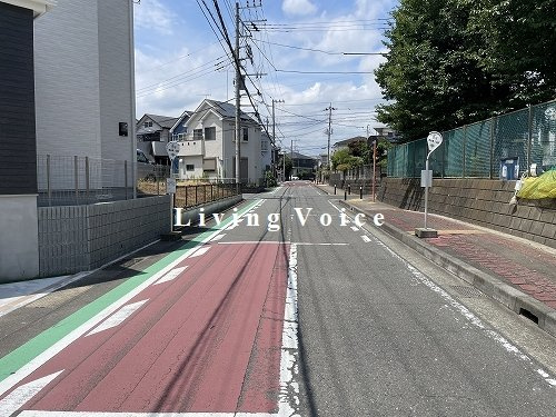 【仲介手数料０円】綾瀬市寺尾釜田2丁目　新築一戸建て　B号棟　全2棟の前面道路含む現地写真|【仲介手数料０円】綾瀬市寺尾釜田2丁目　新築一戸建て　B号棟　全2棟