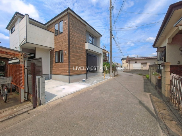 越谷市蒲生1丁目 新築分譲住宅の前面道路含む現地写真