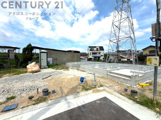 【現地のご紹介】
現地の区画内道路は、約6Ｍ幅とゆとりがあり車のすれ違いも可能です。
尼崎市田能エリアは自然が残る住環境となります。