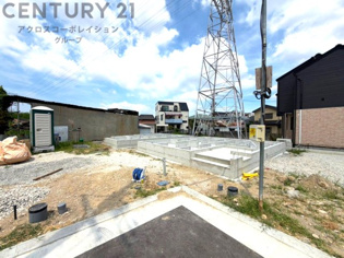 【現地のご紹介】
全9区画の分譲現場です。
土地売り区画、新築分譲区画とご用意しております。
９月完成につき現地と合わせて、モデルハウスの見学が可能です。
お気軽にお問合せください。