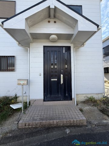 平塚市南金目　中古戸建の玄関