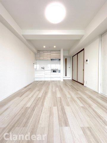 アドリーム西新井の居間・リビング|ドキドキの新生活も、安心してスタート。ぴったりの住まいを見つけませんか？クランディアが一緒に住まい選びをサポートします‼　まずは、お気軽にお問合せください　＃クランディア