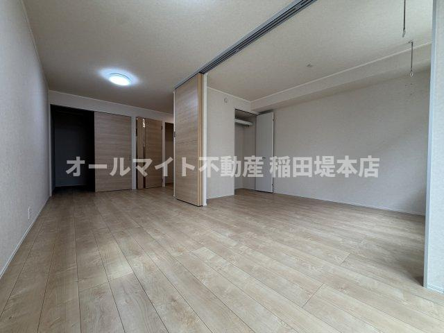 川崎市多摩区宿河原７丁目のアパートの居間・リビング