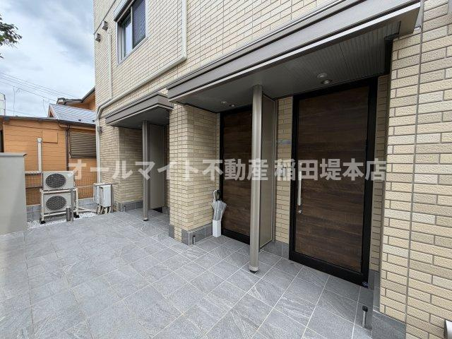 川崎市多摩区宿河原７丁目のアパートのエントランス