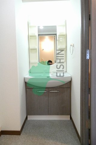 ロイヤル天神東の洗面所|シンプルで使いやすい洗面台です！