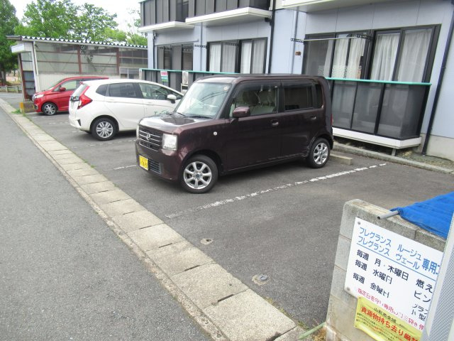 フレグランスヴェールの駐車場