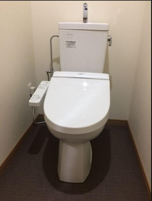 ロイヤルコンフォート渡辺通のトイレ|温水洗浄付きトイレです！