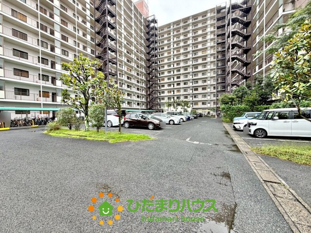 ライオンズガーデン久喜壱番館の駐車場