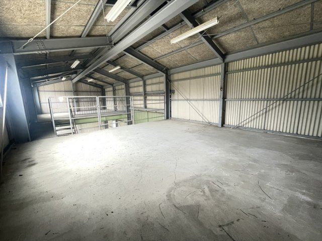 本野町956-1倉庫の内装