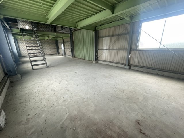本野町956-1倉庫の内装