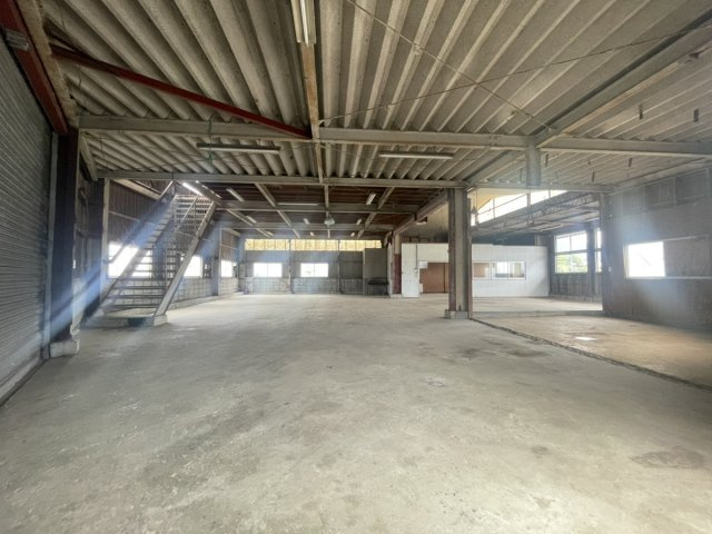 本野町962-2倉庫の内装