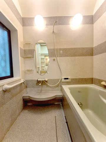 【独立洗面台】 | 大桝町、中古戸建て | 【現地写真】
洗面所♪
収納付きで便利です♪