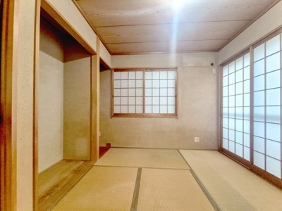 【洋室】 | 大桝町、中古戸建て | 【現地写真】
洋室♪
全居室収納付き♪