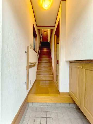 【バルコニー】 | 大桝町、中古戸建て | 【現地写真】
広々としたバルコニー！
陽当たり良好です♪