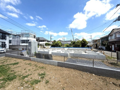 【外観】 | 【仲介手数料１００万円ＯＦＦ！】■和泉多摩川駅３分■狛江１０分■性能評価６項目で最高評価■ＺＥＨ水準 | 諸費用１００万円ＯＦＦ！
決算キャンペーン！
家計応援サービスの限界に挑戦中！
■和泉多摩川駅３分
■狛江駅１０分
■耐震性など６項目で最高評価
■ＺＥＨ水準
■省エネラベル
■モデルハウス見学可