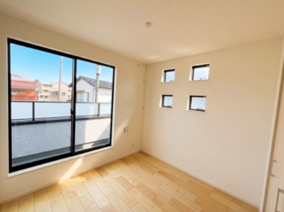 【内観：施工例】 | 【仲介手数料１００万円ＯＦＦ！】■和泉多摩川駅３分■狛江１０分■性能評価６項目で最高評価■ＺＥＨ水準 | 諸費用１００万円ＯＦＦ！
決算キャンペーン！
家計応援サービスの限界に挑戦中！
■和泉多摩川駅３分
■狛江駅１０分
■耐震性など６項目で最高評価
■ＺＥＨ水準
■省エネラベル
■モデルハウス見学可
