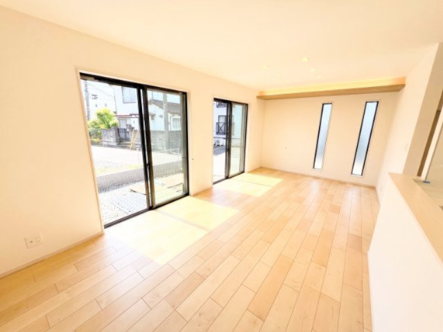 【居間・リビング】 | 【仲介手数料２６０万円が無料！】■和泉多摩川駅３分■狛江１０分■性能評価６項目で最高評価■ＺＥＨ水準 | 諸費用２６０万円ＯＦＦ！
決算キャンペーン！
家計応援サービスの限界に挑戦中！
■和泉多摩川駅３分
■狛江駅１０分
■耐震性など６項目で最高評価
■ＺＥＨ水準
■省エネラベル
■内覧可