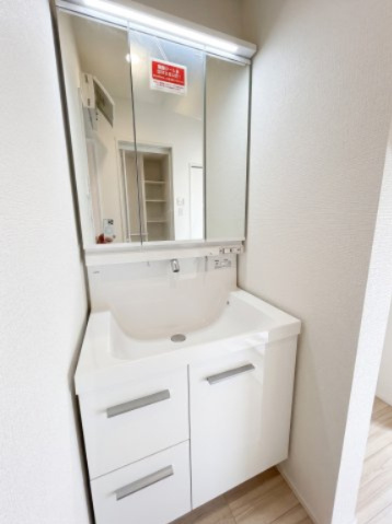 【独立洗面台】 | 【仲介手数料２６０万円が無料！】■和泉多摩川駅３分■狛江１０分■性能評価６項目で最高評価■ＺＥＨ水準 | 諸費用２６０万円ＯＦＦ！
決算キャンペーン！
家計応援サービスの限界に挑戦中！
■和泉多摩川駅３分
■狛江駅１０分
■耐震性など６項目で最高評価
■ＺＥＨ水準
■省エネラベル
■内覧可