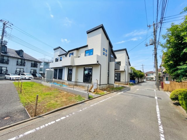 【外観】 | 【仲介手数料１００万円ＯＦＦ！】■和泉多摩川駅３分■狛江１０分■性能評価６項目で最高評価■ＺＥＨ水準 | 諸費用１００万円ＯＦＦ！
決算キャンペーン！
家計応援サービスの限界に挑戦中！
■和泉多摩川駅３分
■狛江駅１０分
■耐震性など６項目で最高評価
■ＺＥＨ水準
■省エネラベル
■モデルハウス見学可