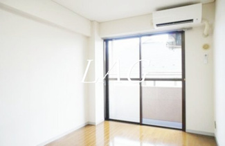 【居間・リビング】 | メゾンドール | 洋室のお部屋です。