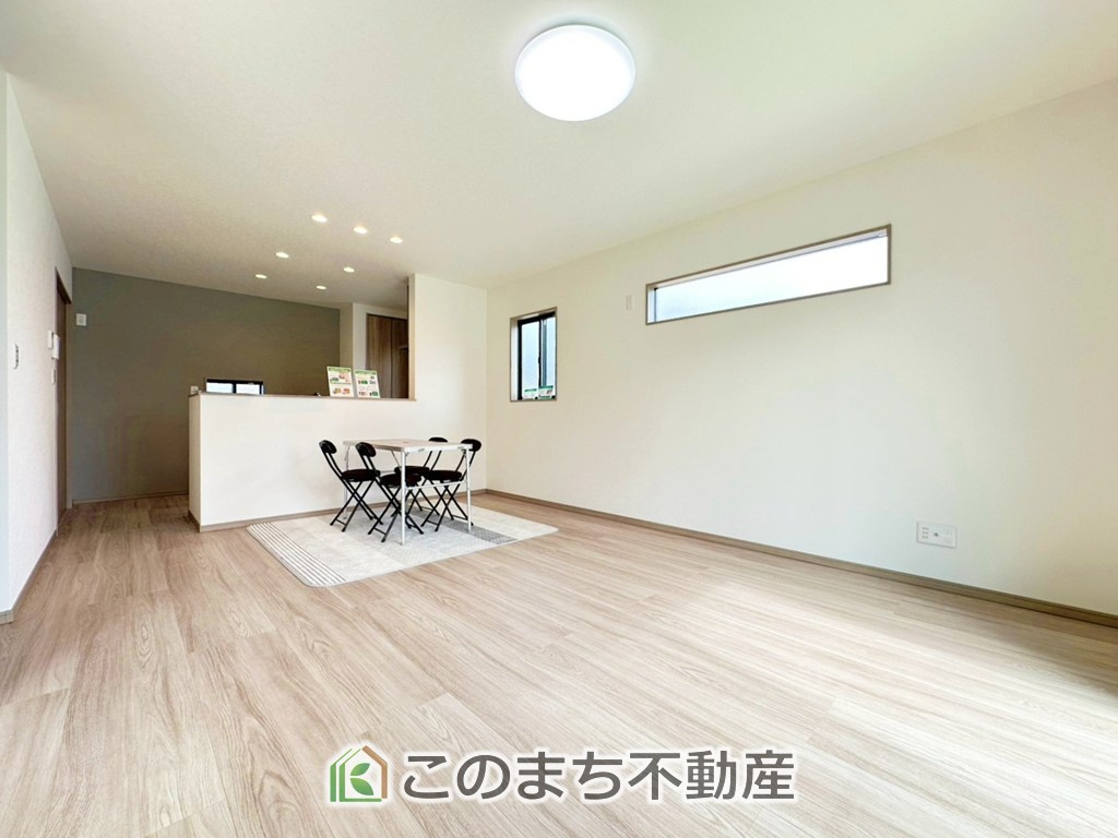 ワイウッドコート宇都宮市江曽島町第1期の居間・リビング|時間のゆとりと空間、暖かな陽光がもたらす光と風を独占してください。新しい暮らしが始まります。
