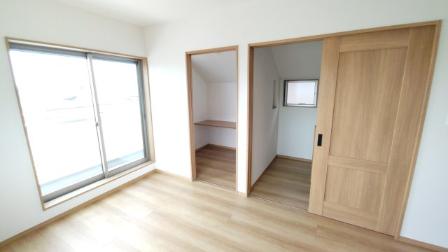 神戸市垂水区本多聞　新築戸建ての洋室