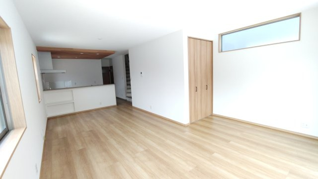 神戸市垂水区本多聞　新築戸建ての居間・リビング