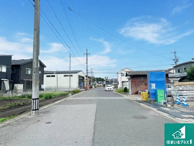 東近江市八日市清水　第1期　新築一戸建ての前面道路含む現地写真|周辺は落ち着いた街並みの住宅地！子育てがしやすい住環境です！まだ未完成ですが、現地でしかわからない事もございます。是非一度ご覧ください。