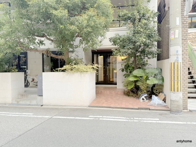 ノイメゾン堀江　仲介手数料無料のエントランス