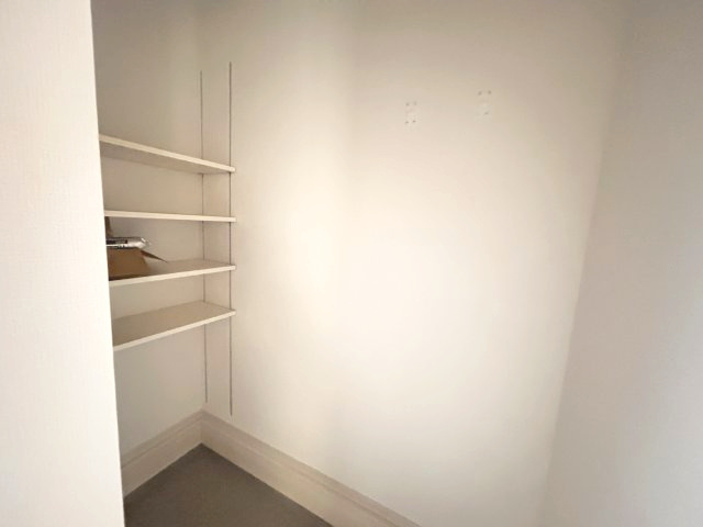【LIGARE】宇都宮市泉が丘 第3期 全2棟の収納|〇1号棟　シューズインクローク〇
玄関横の大容量シューズインクローゼット！靴だけでなく傘・ベビーカー・アウトドア用品などもまとめて収納できて大変便利です♪
※2026年7月撮影