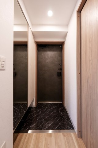 ピアッツァGATE八木の玄関