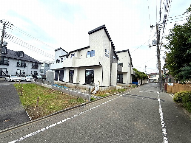 【外観】 | 【仲介手数料１００万円ＯＦＦ！】■和泉多摩川駅３分■狛江１０分■性能評価６項目で最高評価■ＺＥＨ水準 | 諸費用１００万円ＯＦＦ！
決算キャンペーン！
家計応援サービスの限界に挑戦中！
■和泉多摩川駅３分
■狛江駅１０分
■耐震性など６項目で最高評価
■ＺＥＨ水準
■省エネラベル
■モデルハウス見学可