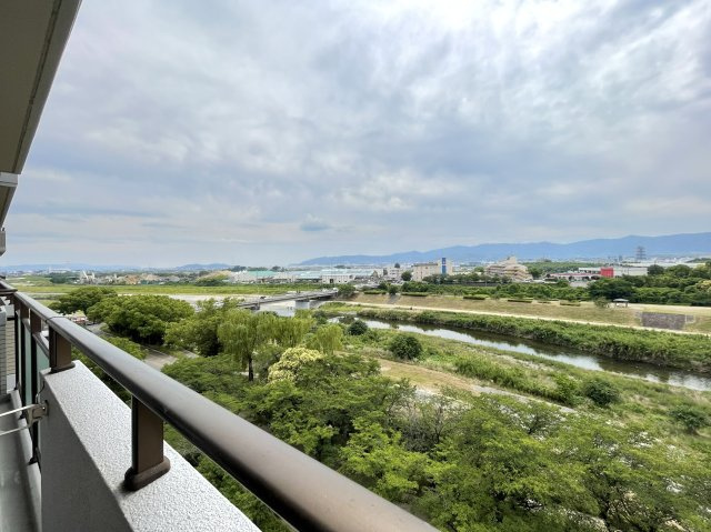 グランデュール鴨川Ⅱ番館の展望|バルコニーからの眺望。
開放的な眺望が広がります。