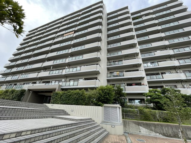 グランデュール鴨川Ⅱ番館の外観