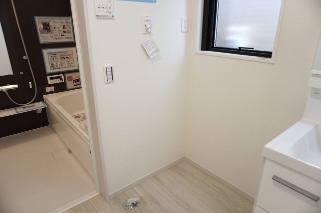 越谷市赤山町4丁目 新築分譲住宅のランドリースペース