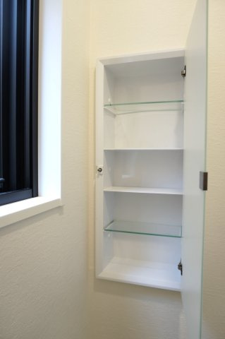 越谷市赤山町4丁目 新築分譲住宅のトイレ|収納棚