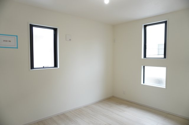 越谷市赤山町4丁目 新築分譲住宅の洋室|6帖（北西側）