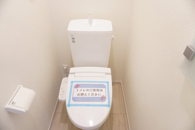 越谷市赤山町4丁目 新築分譲住宅のトイレ|2階