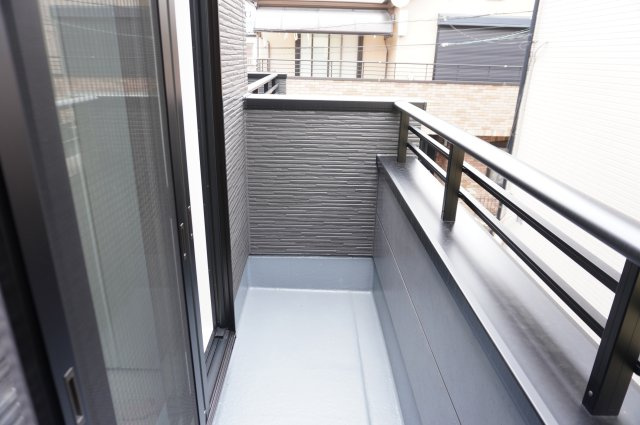 越谷市赤山町4丁目 新築分譲住宅のバルコニー|（5帖側）