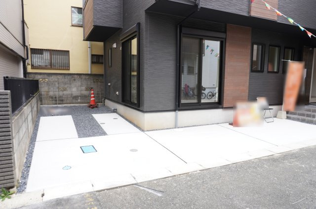 越谷市赤山町4丁目 新築分譲住宅の駐車場