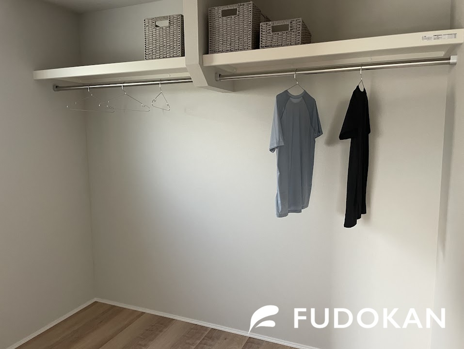 山形市泉町の新築一戸建の収納|ハンガー収納でお洋服もシワなしです。