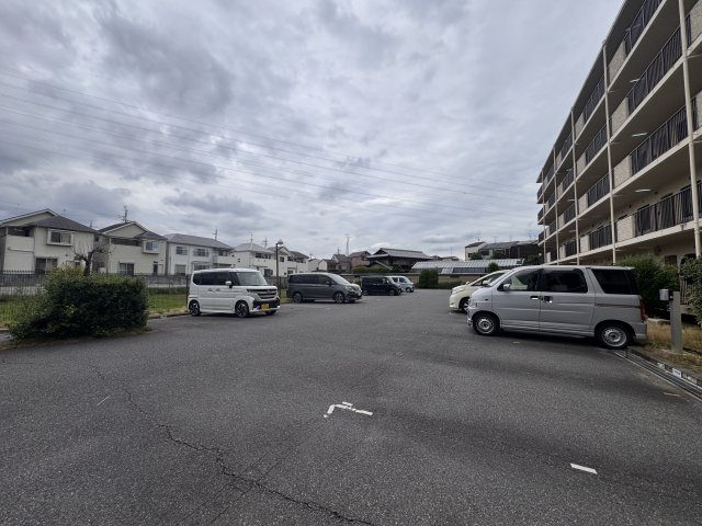 レオパルドの駐車場