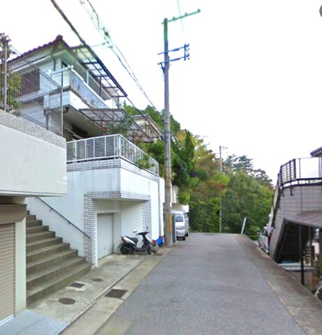 重池町2丁目の前面道路含む現地写真|堀込車庫付き　5DK