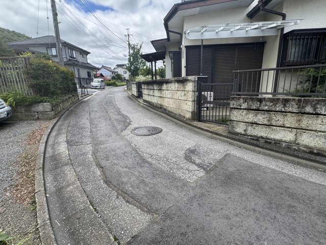 住み心地の良い間取りとゆとりあるキッチンで新生活♪西鹿沼町の前面道路含む現地写真
