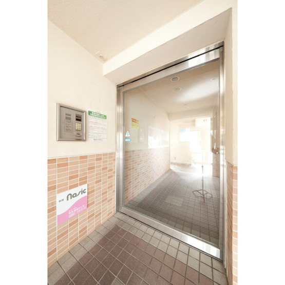 【エントランス】 | 紅梅 | 落ち着いたエントランスです